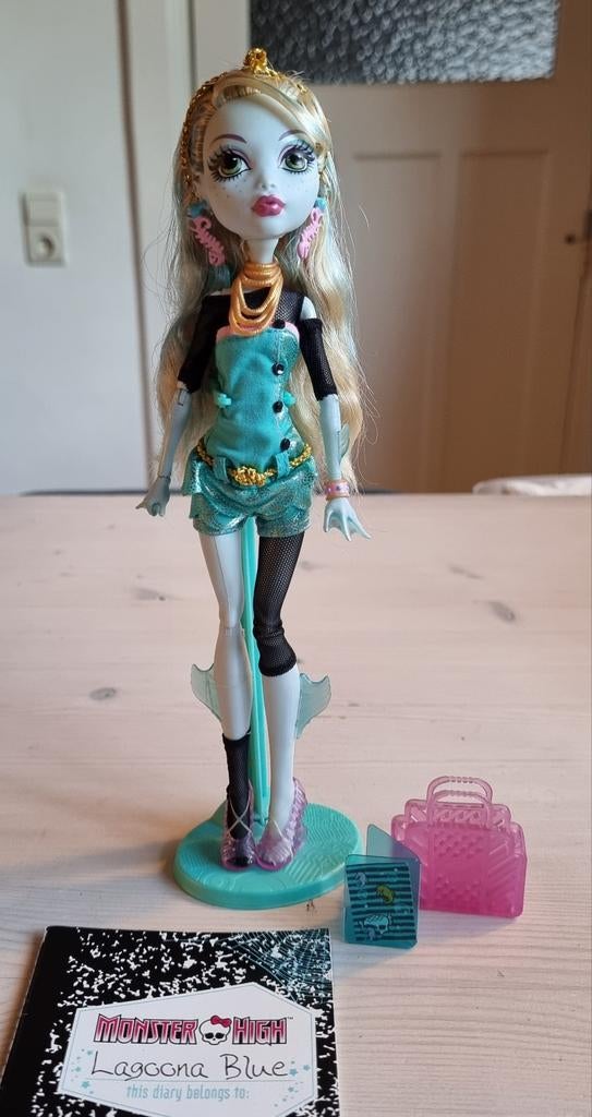 Monster High Lagoona Blue barbie Schools out, Verzamelen, Ophalen of Verzenden, Zo goed als nieuw
