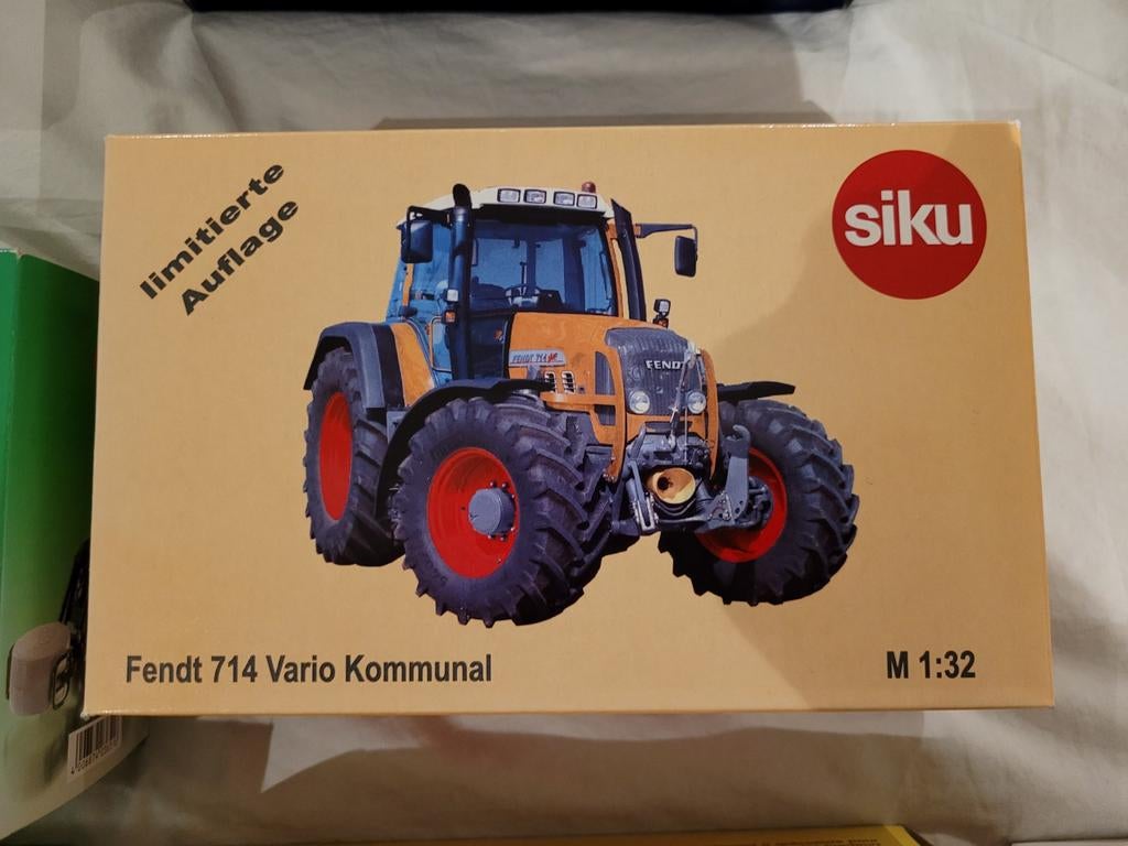 Fendt 714 vario kommunal limited edition 1:32 nieuw in doos, Ophalen of Verzenden, Nieuw, Tractor of Landbouw, SIKU