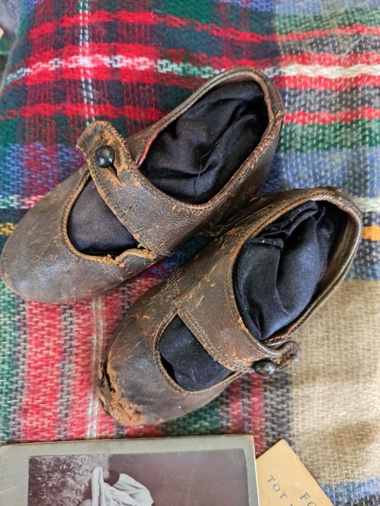 Antieke kinderschoentjes kinderfoto adreswijziging, Ophalen of Verzenden