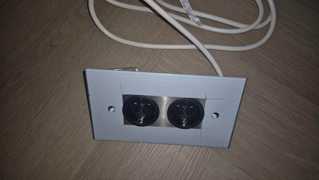 Thebo Hoekstopcontact 2-voudig RVS - Nieuw, Doe-het-zelf en Verbouw, Elektra en Kabels, Ophalen of Verzenden, Nieuw, Stopcontact