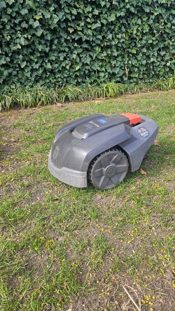 Husqvarna robotmaaier. Inc huisje, Ophalen, Gebruikt, 20 tot 25 cm
