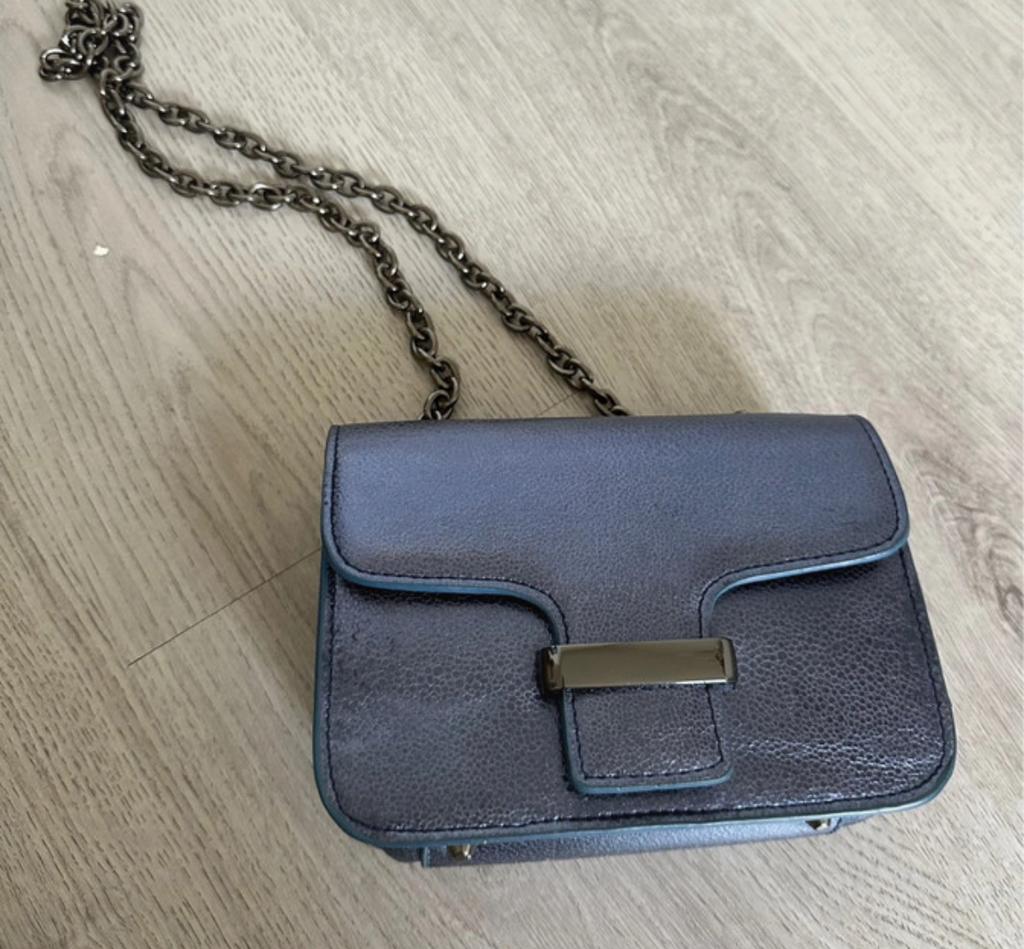 Zara donkerblauwe tas met chrome effect en klepsluiting, Ophalen of Verzenden, Zo goed als nieuw, Blauw, Schoudertasje