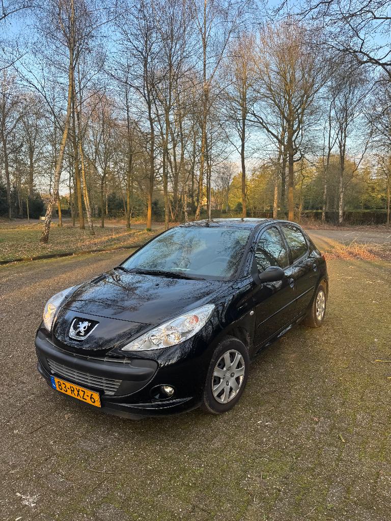 Peugeot 206+  Benzine 1.4 5D 2011 Zwart, Auto's, Stof, Zwart, 4 cilinders, Zwart