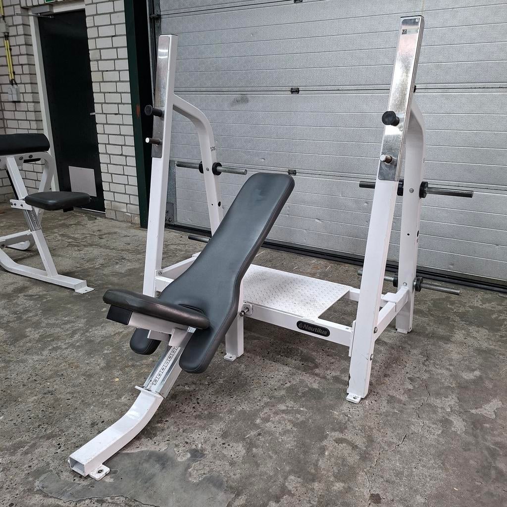 Nautilus Incline Bench Press, Sport en Fitness, Fitnessmaterialen, Ophalen, Zo goed als nieuw, Fitnessbank