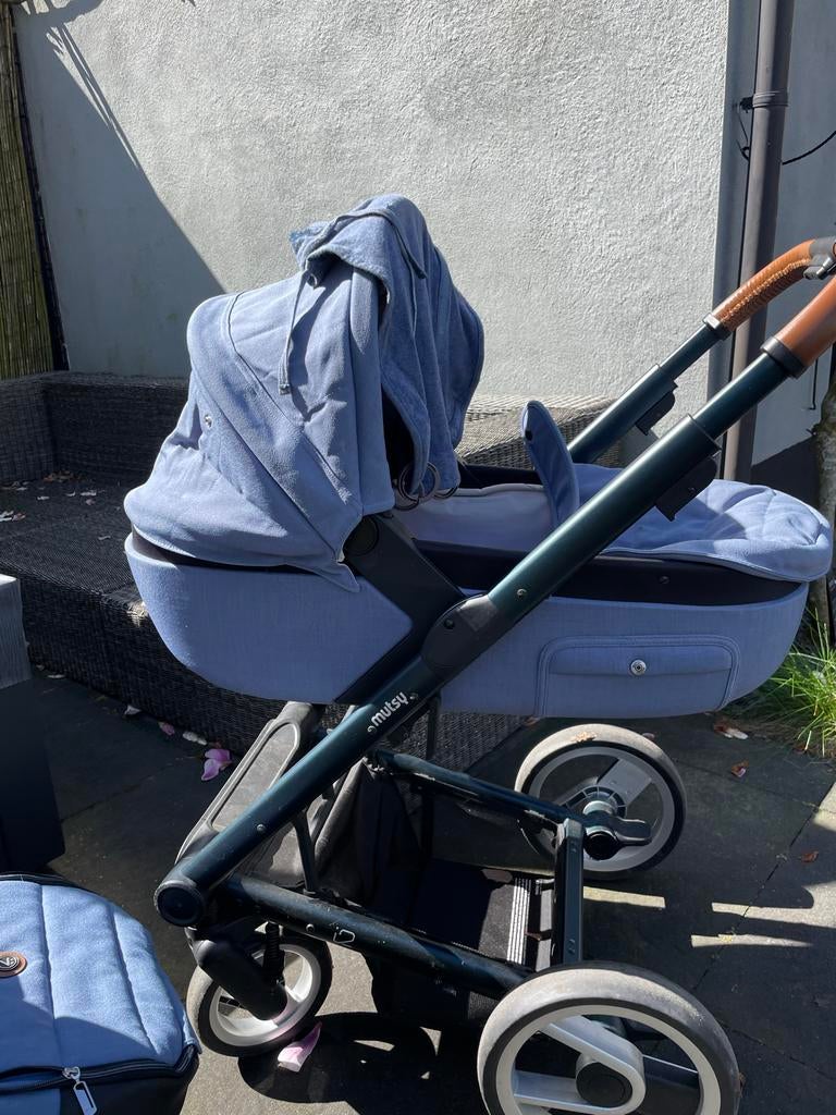 Mutsy Combi-kinderwagen Z.G.A.N. - Gebruikt voor 1 kind, Ophalen of Verzenden, Zo goed als nieuw, Combiwagen, Met reiswieg