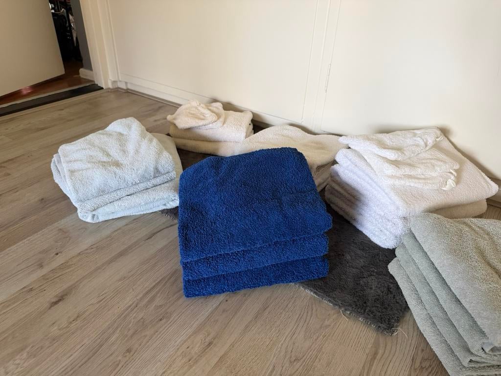 Set handdoeken (diverse kleuren en maten), Huis en Inrichting, Ophalen, Zo goed als nieuw, 75 m² of meer, Tapijttegels