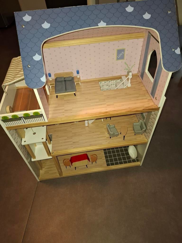 Groot en modern poppenhuis met meubels, Kinderen en Baby's, Speelgoed | Poppenhuizen, Zo goed als nieuw, Poppenhuis, Ophalen