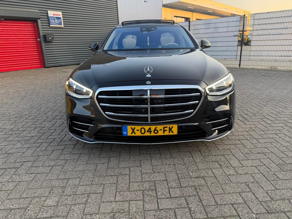 Mercedes-Benz S-Klasse 580 e 510pk 9G-TRONIC LWB 2022 Zwart, Auto's, Automaat, Beige, 367 pk, Zwart
