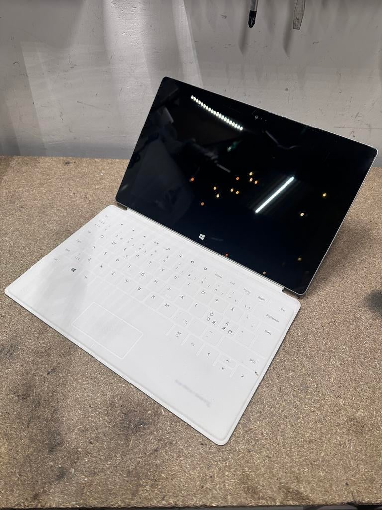 Microsoft Surface RT-2 met Windows 10 insider mod, Computers en Software, Windows Tablets, 10 inch, Gebruikt, Ophalen of Verzenden