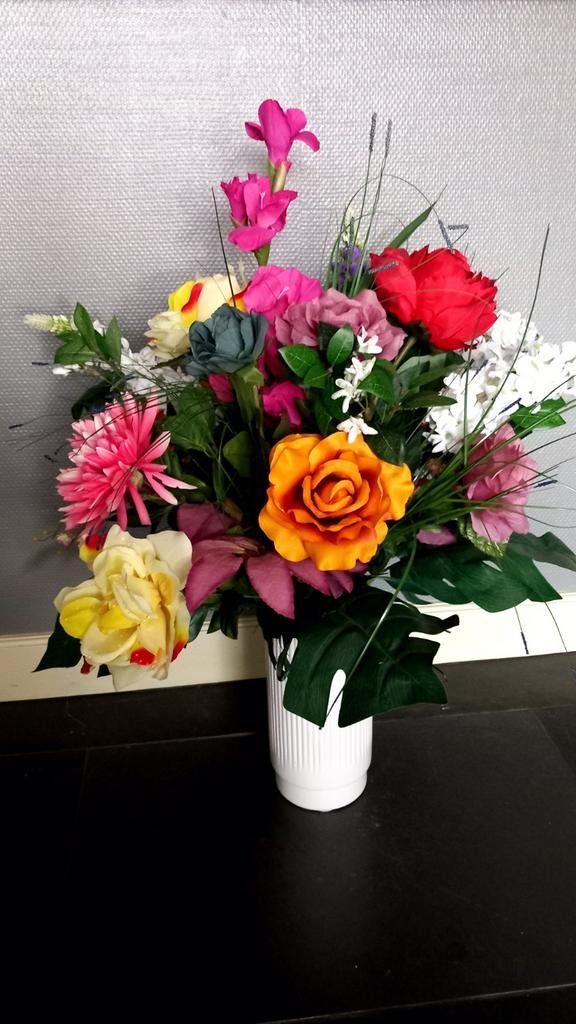 Mooie grote bos kunstbloemen in witte vaas, Ophalen of Verzenden, Zo goed als nieuw, Binnen