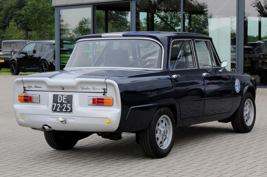 Alfa Romeo Giulia 1300 Ti PERFECT VOOR KLASSIEKE RALLY'S, Auto's, Oldtimers, Zwart, Bedrijf, Handgeschakeld, 2 stoelen