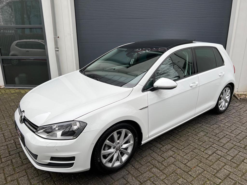 Volkswagen Golf 1.2 TSI CUP Panoramadak/Climate/Cruise/Navig, Voorwielaandrijving, Stof, Gebruikt, Zwart