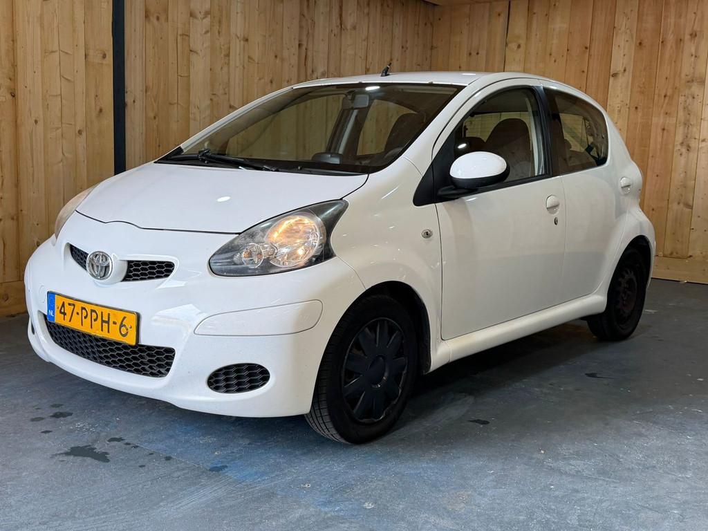 Toyota Aygo 1.0-12V Comfort Navigator 5-Deurs 2011 Airco, Voorwielaandrijving, Euro 5, Gebruikt, Elektrische ramen