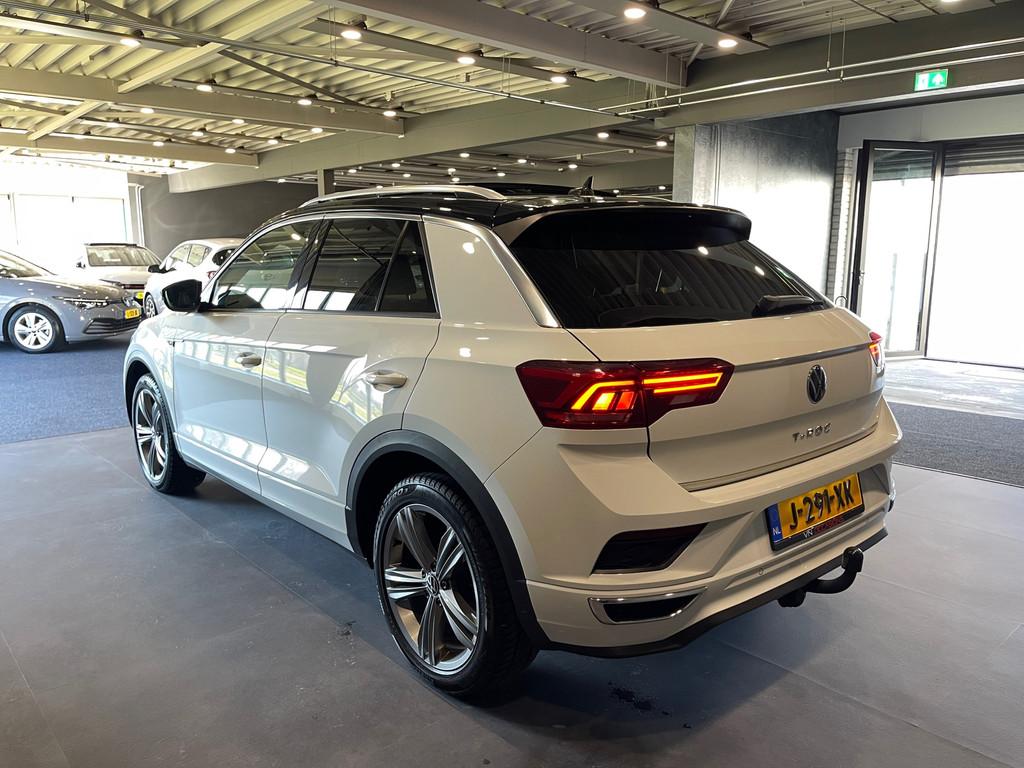 Volkswagen T-Roc 1.5 TSI Sport Business R-LINE PANO VIRTUAL, 1254 kg, 4 cilinders, 150 pk, Wit