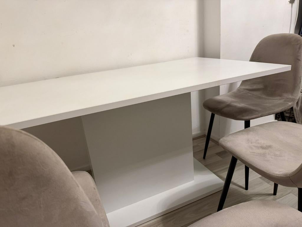 Eettafel met 4 stoelen - Modern en Stijlvol, Huis en Inrichting, Tafels | Eettafels, Overige materialen, Gebruikt, 100 tot 150 cm