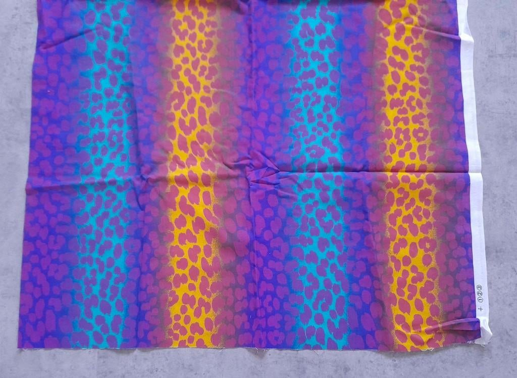 NIEUWE coupon katoenen stof. Gekleurde tijgerprint, Overige kleuren, 120 cm of meer, Nieuw, Ophalen of Verzenden
