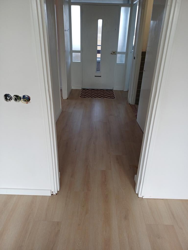 Ervaren vloerenlegger LAMINAAT-PVC-HOGE PLINTEN vnf €5 m2, Garantie, Laminaat of Parket