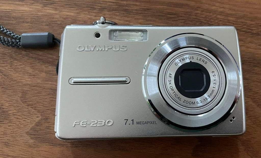 Olympus FE-230 7.1MP Camera met Accessoires en sd kaart, Ophalen of Verzenden, Zo goed als nieuw, Olympus