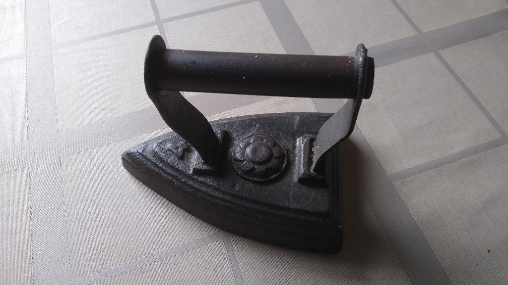brocante strijkbout strijkijzer kachelbout gietijzer vintage, Antiek en Kunst, Ophalen of Verzenden