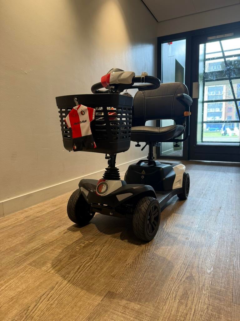 inklapbare scootmobiel Feyenoord, Ophalen, Zo goed als nieuw, Invacare, 10 km/u of minder