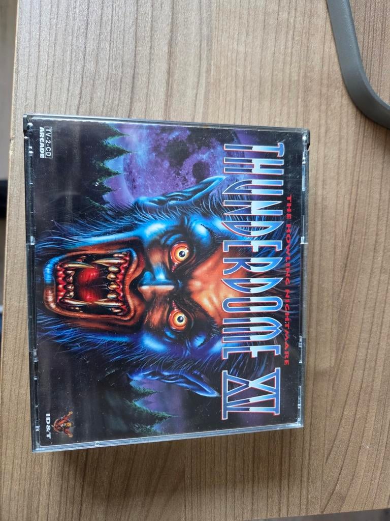 Thunderdome XV 1e Druk - Zo goed als nieuw, Ophalen of Verzenden