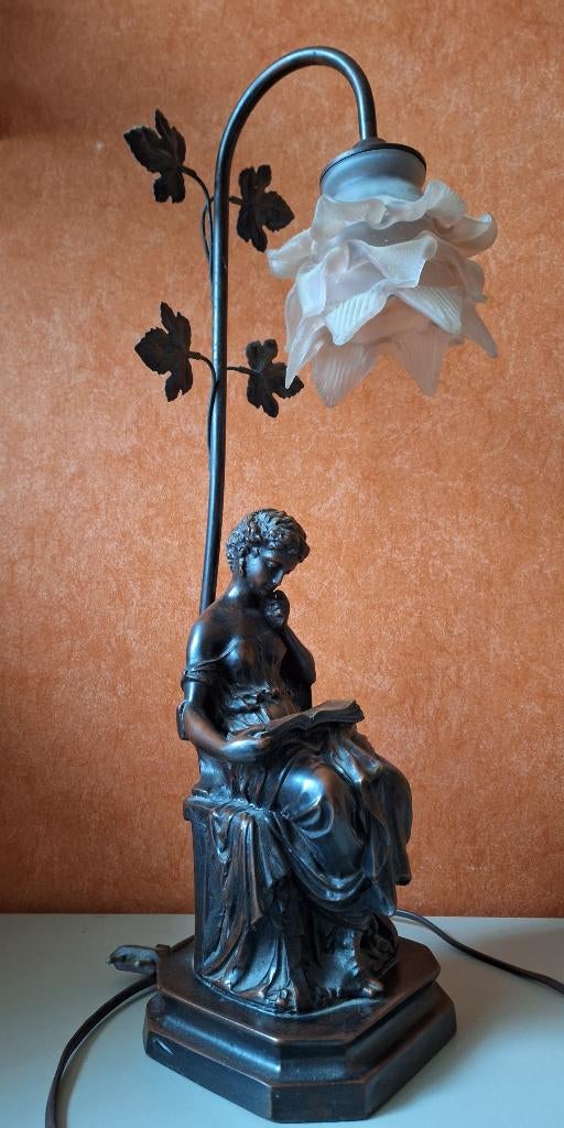 Lamp lezende vrouw, Ophalen, Zo goed als nieuw, Glas, Minder dan 100 cm