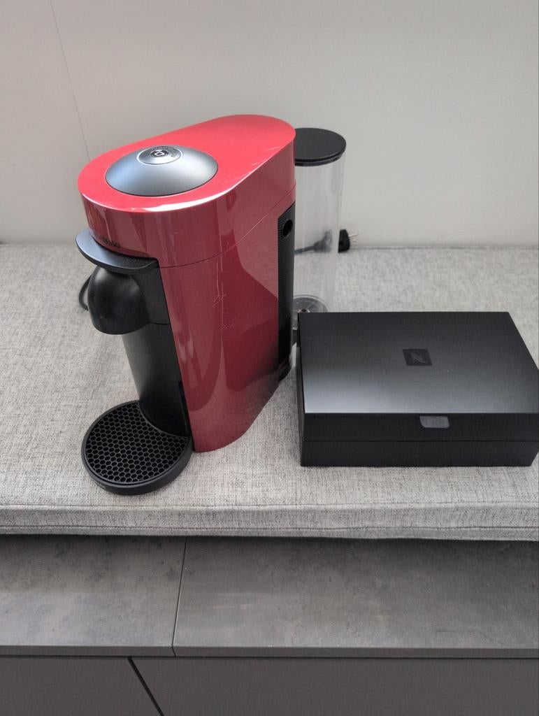 Nespresso Dolce Gusto koffiezetapparaat met doos, Witgoed en Apparatuur, Koffiezetapparaten, Koffiepads en cups, Koffiemachine