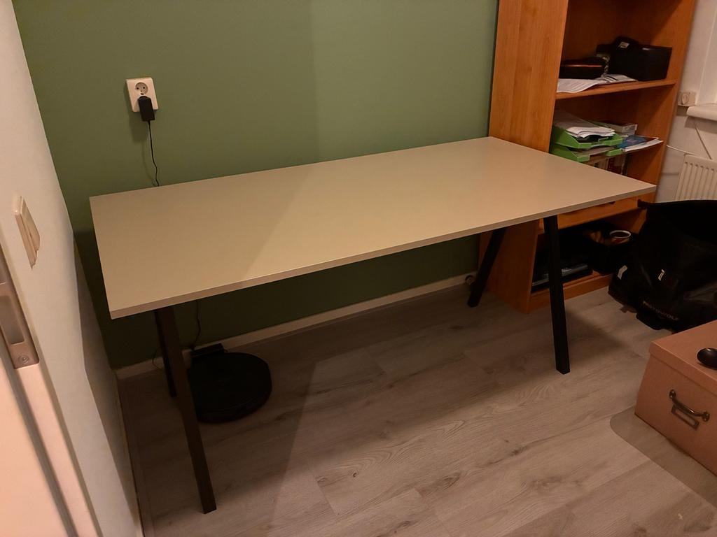 Bureau met antreciet blad en zwart onderstel, Ophalen, Nieuw