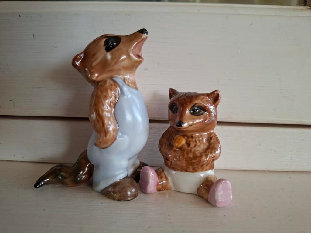 Beeldjes van wasberen van goebel. Ongeveer 7cm en 5 cm, Ophalen of Verzenden, Zo goed als nieuw, Dier