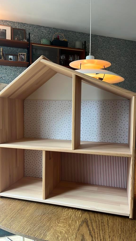 Ikea poppenhuis behangen met muizenhuis behang, Kinderen en Baby's, Speelgoed | Poppenhuizen, Ophalen, Zo goed als nieuw, Poppenhuis