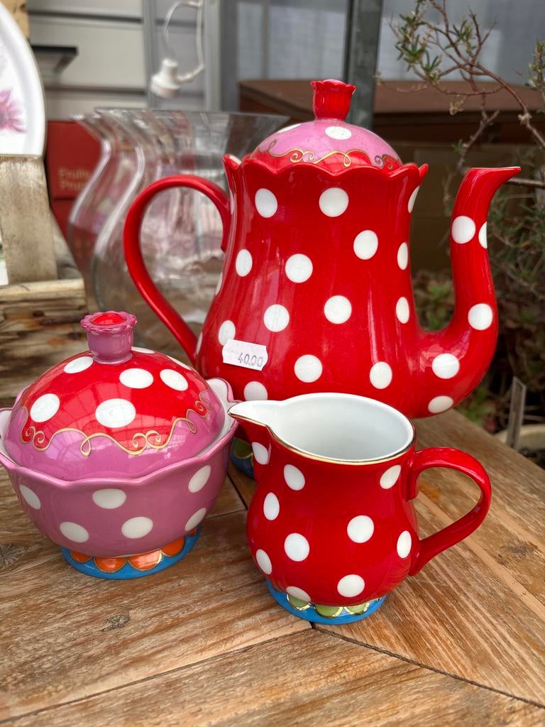 DE oilily theepot, suikerpot en melkkan set, Ophalen of Verzenden, Porselein, Overige stijlen, Overige typen