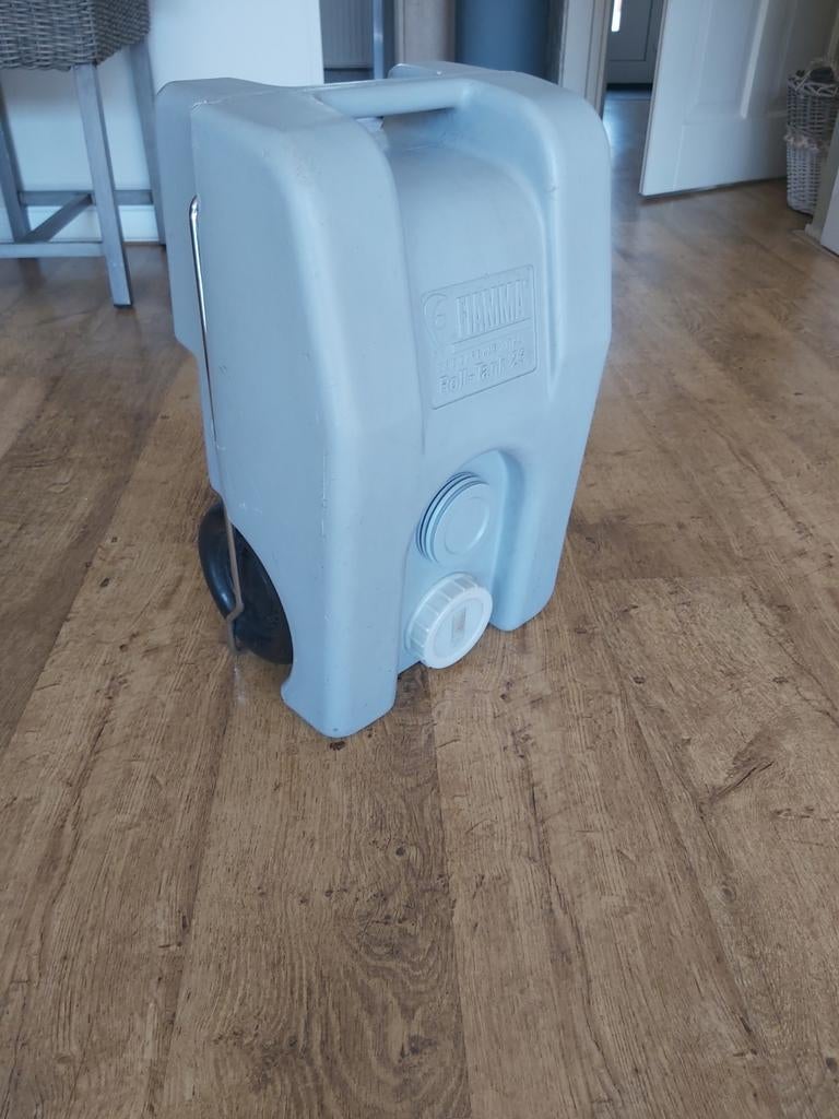 Vuilwatertank met wielen, Ophalen, Zo goed als nieuw