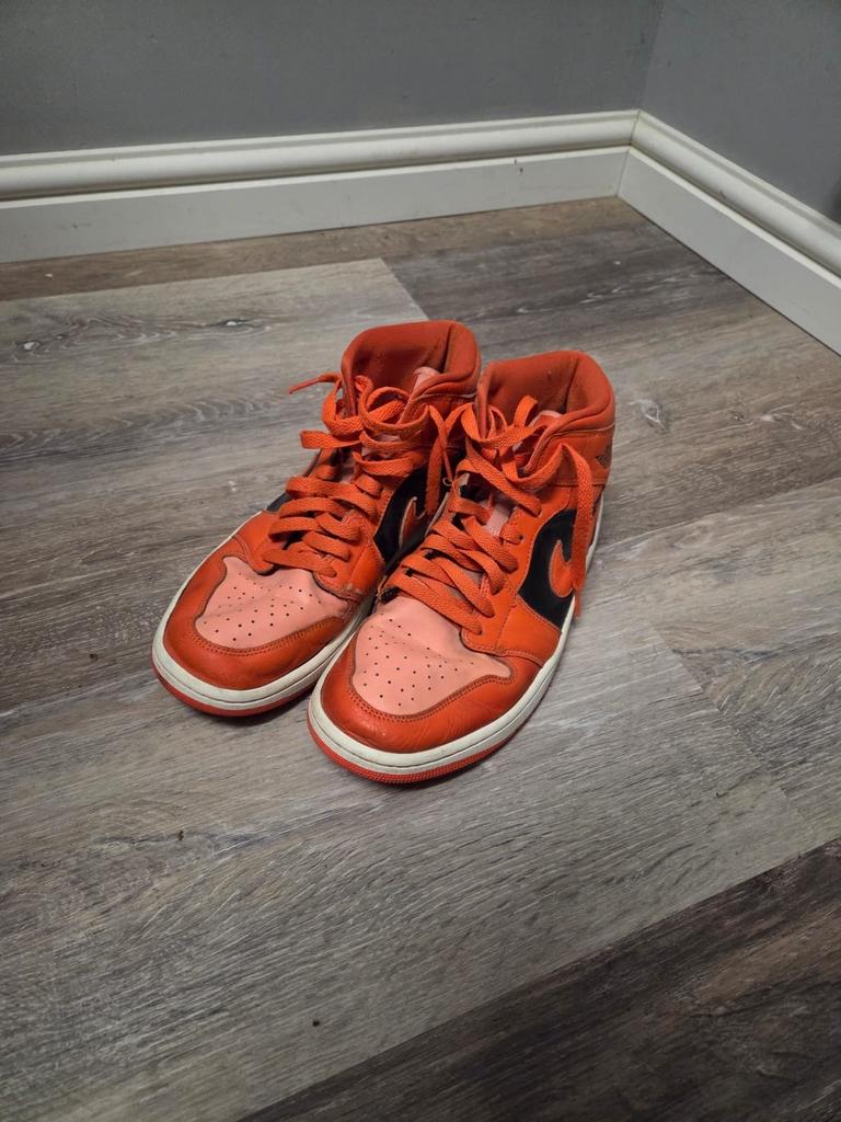 Nike Air Jordan 1 Mid SE 'Crimson Bliss-Rush Orange' Gebruik, Kleding | Dames, Schoenen, Ophalen, Gedragen, Oranje, Sneakers of Gympen
