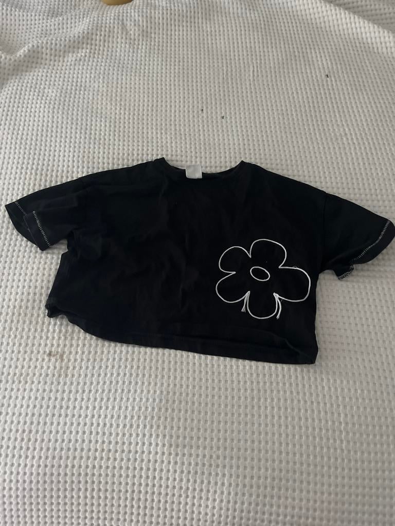 Zwart T-shirt met bloemopdruk - Maat xs, Maat 38/40 (M), Zwart, Ophalen of Verzenden, Korte mouw