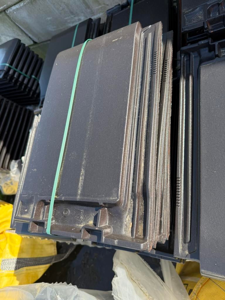 Dakpannen, Ophalen, Steen of Klei, Zwart, Zo goed als nieuw