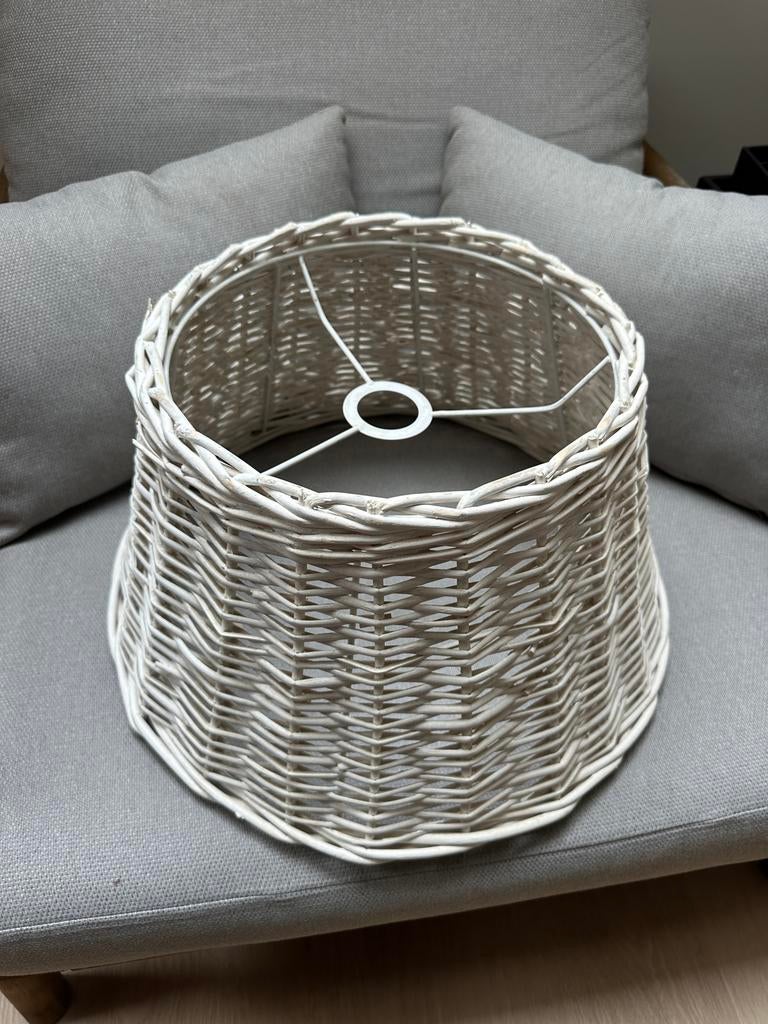Witte rieten lampenkap - 32cm tot 48cm diameter, 29cm hoog, Gebruikt, 25 tot 50 cm, Wit, Rond
