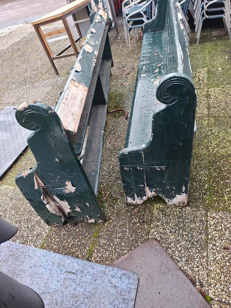 Houten kerkbanken, Ophalen