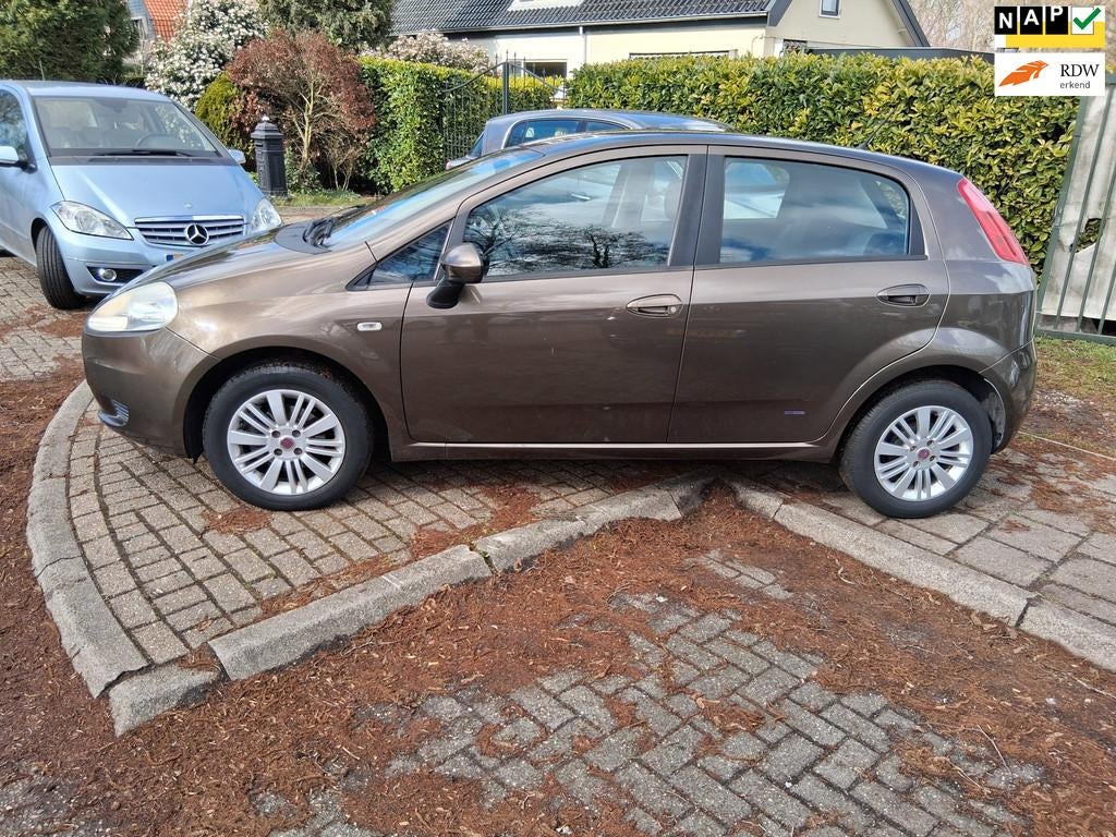 Fiat Grande Punto 1.4 Edizione Lusso airco trekhaak, Voorwielaandrijving, Stof, 4 cilinders, 400 kg