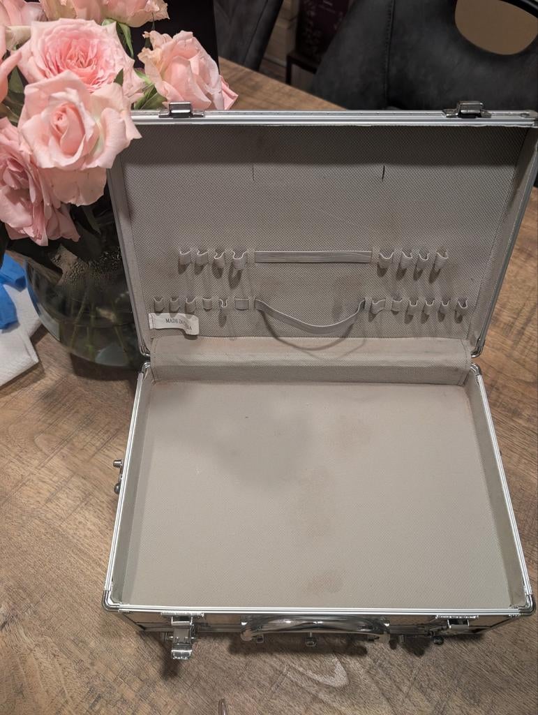 Aluminium make-up koffer, Sieraden, Tassen en Uiterlijk, Beautycases, Gebruikt, Ophalen of Verzenden, Grijs, Met slot