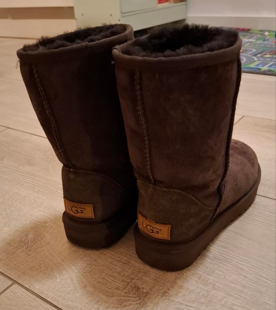 UGG Classic Short donkerbruine laarzen maat 38, Kleding | Dames, UGG, Bruin, Lage of Enkellaarzen, Ophalen of Verzenden