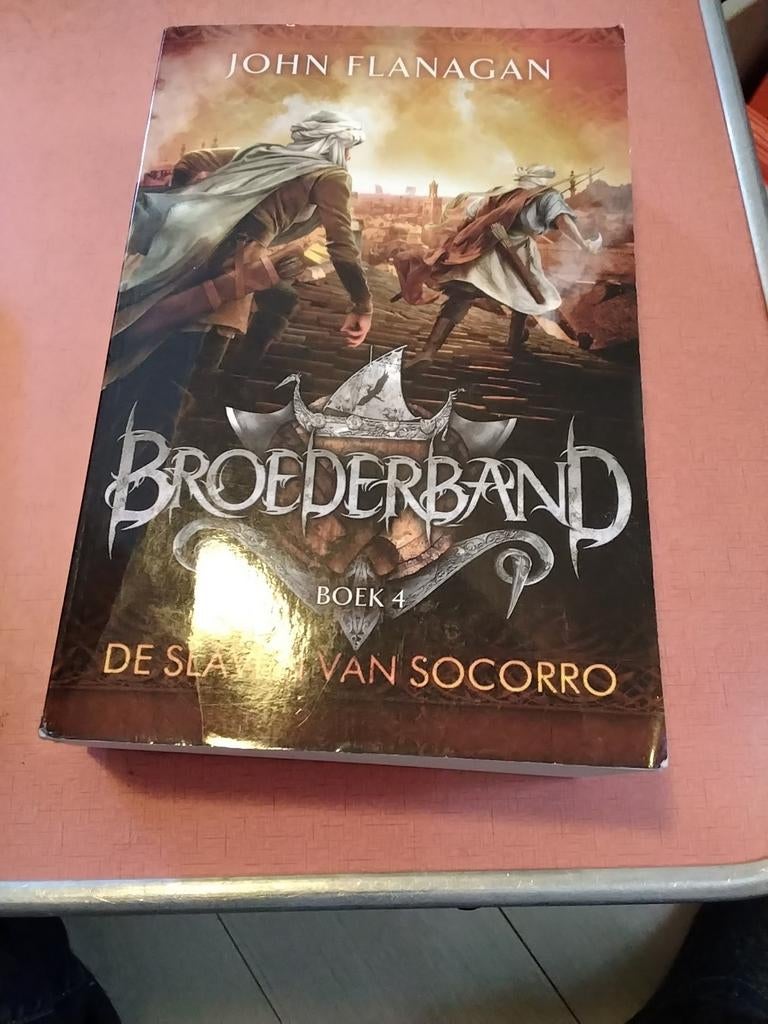 John flanagan broederband boek 4 nu € 7.50, Boeken, Ophalen of Verzenden, Zo goed als nieuw