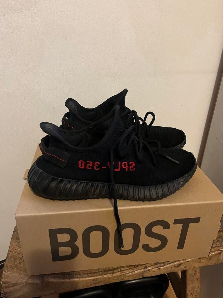 Yeezy Boost 350 V2 CBLACK/CBLACK/RED (CP9652), Kleding | Heren, Schoenen, Zwart, Ophalen of Verzenden, Sneakers of Gympen, Adidas Yeezy