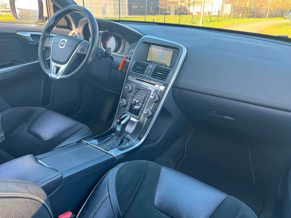 Volvo XC60 2.0 D3 FWD Automaat R-Design Xenon Trekhaak, Auto's, Volvo, Euro 6, 4 cilinders, Wit, Bedrijf