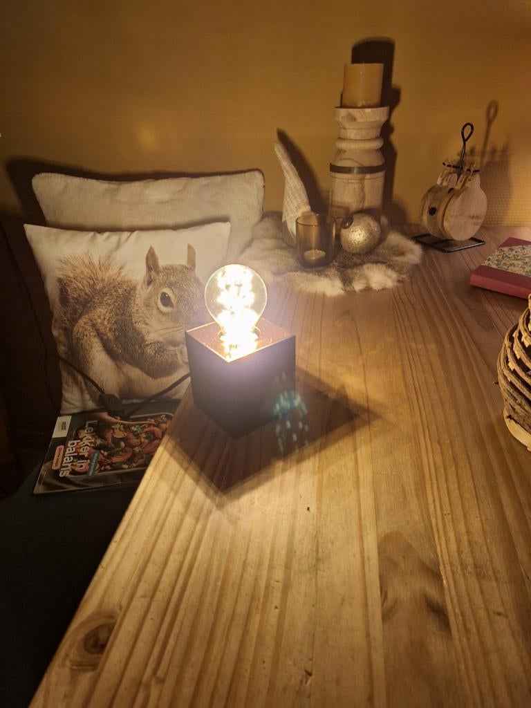 Tafellamp., Ophalen of Verzenden, Minder dan 10 m², Zwart, Laminaat