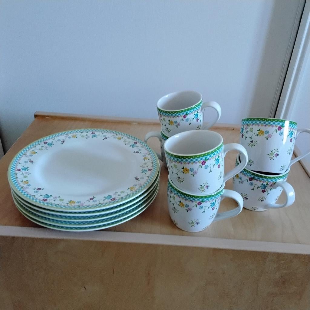 6 bekers  / mokken en 5 borden Albert Heijn in prima staat, Huis en Inrichting, Keuken | Servies, Zo goed als nieuw, Bord(en)