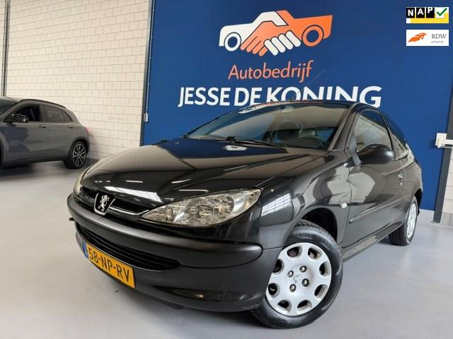 Peugeot 206 1.4 XR / bj.2004 / kleur: zwart / 1e eigenaar /, Voorwielaandrijving, Stof, 31 €/maand, 4 cilinders