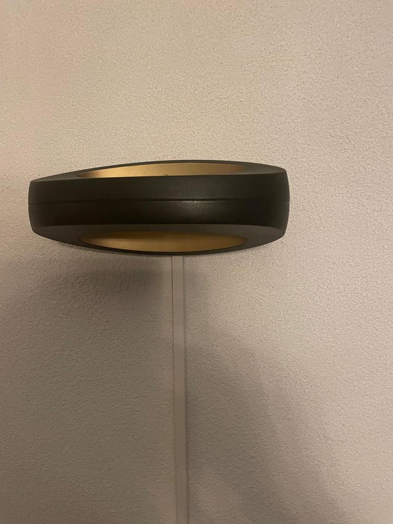 Zwarte wandlamp binnenkant goud kleurig, Ophalen of Verzenden, Zo goed als nieuw