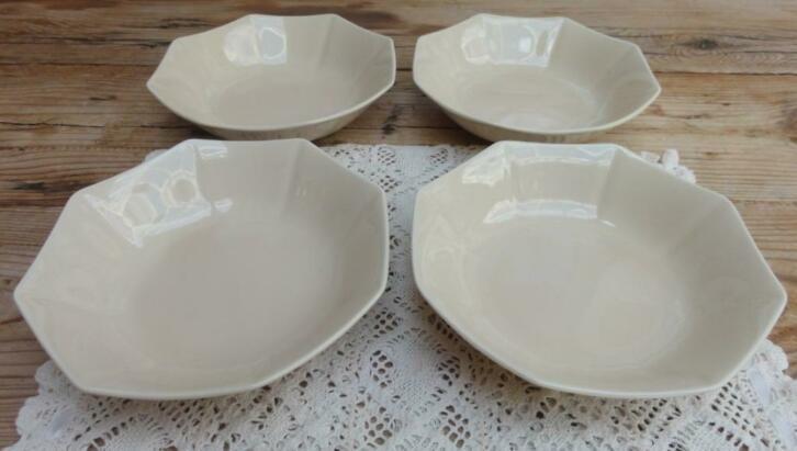 4 creme kleurige 8 hoekige porseleinen schaaltjes, -, -, Overige typen, Ophalen of Verzenden