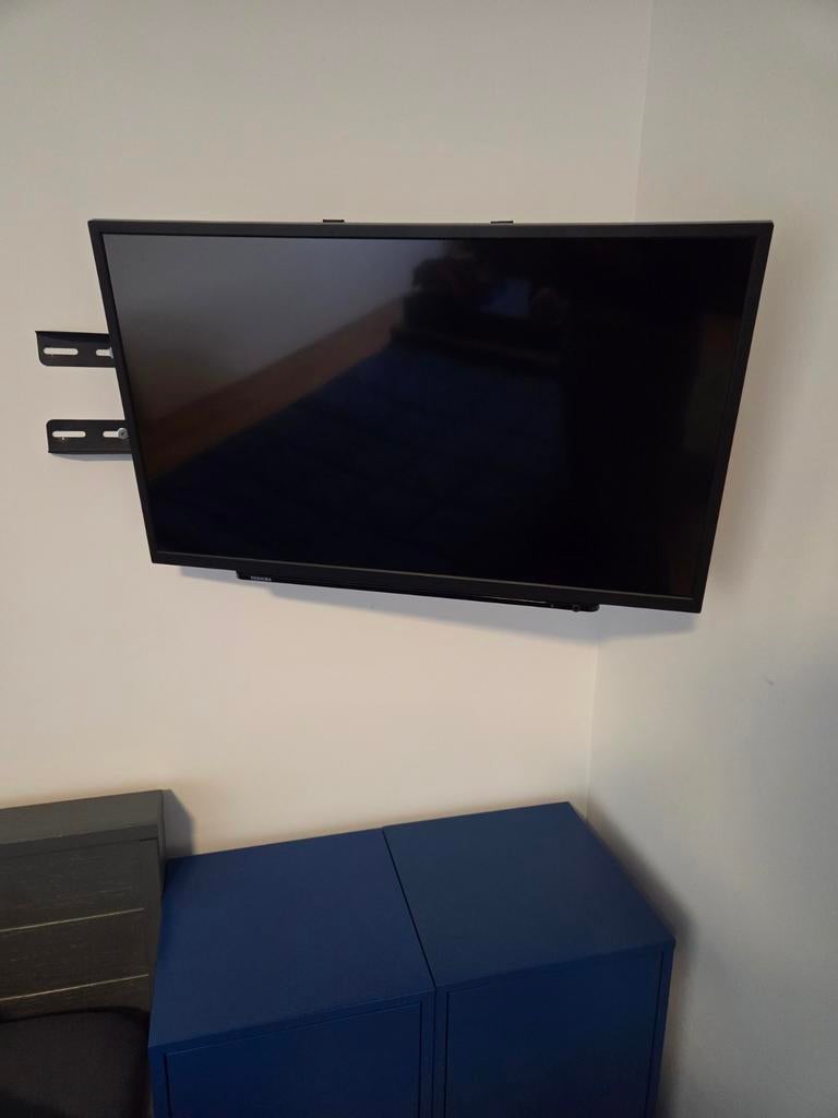 Toshiba TV 73x43 cm met draai- en kantelbare beugel, Ophalen, Gebruikt, 80 tot 100 cm, Toshiba