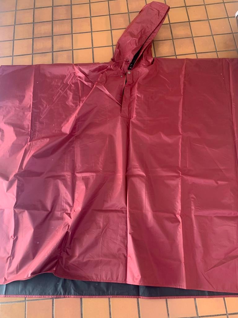 Regenponcho voor in de rolstoel. 15 euro, Ophalen of Verzenden, Zo goed als nieuw, Elektrische rolstoel